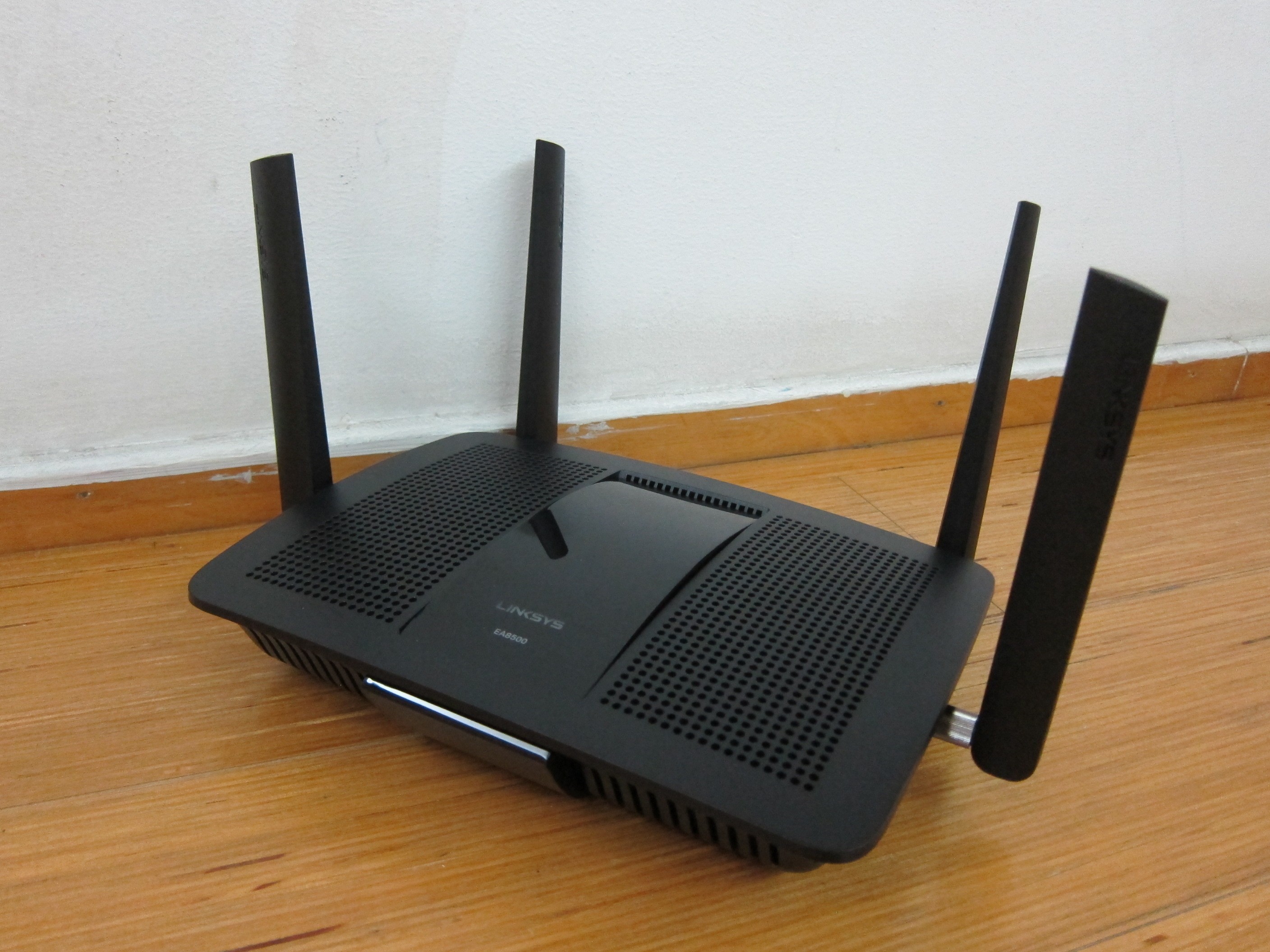 Keenetic giga ax1800. Linksys ea8500. Роутер для дома. Популярные роутеры. Самый крутой роутер.