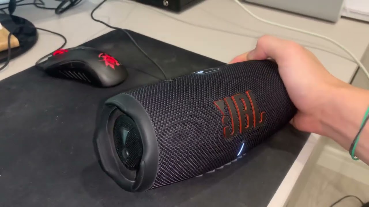 Как на колонке JBL включить флешку: ответ